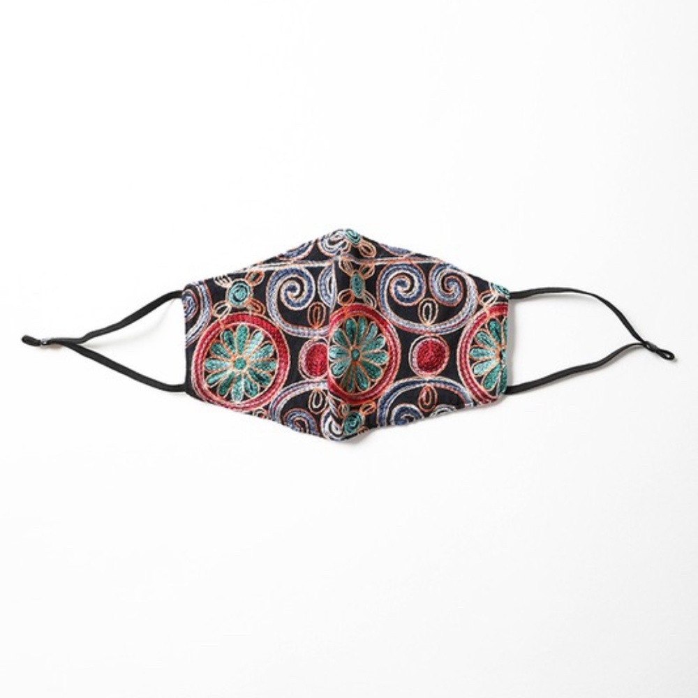 NWT Embroidered face mask with filter pocket - Picture 3 of 3